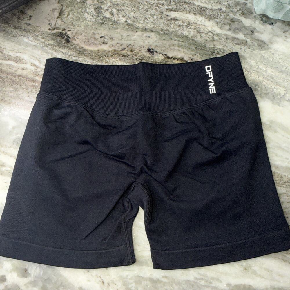 NWOT DFYNE Women's High Stretch 4.5" Dynamic Shorts Black Large (AB8) - Picture 3 of 3